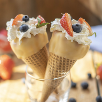 Krone-is med marsipanlokk fra Hennig-Olsen Is